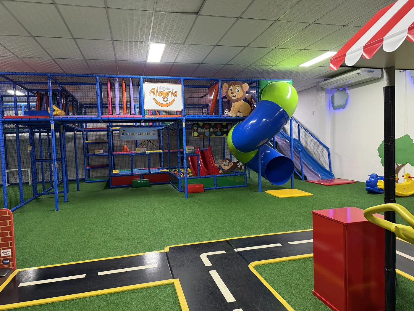 Área infantil ampla de Novo Hamburgo