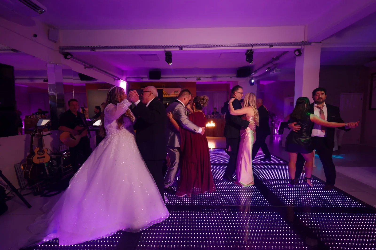 Pista de LED acesa durante uma celebração